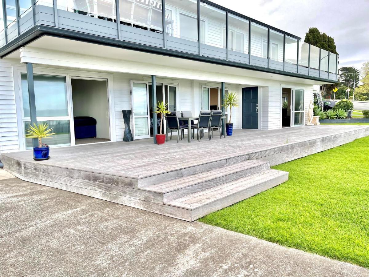Beach Front Resort! Maraetai Extérieur photo